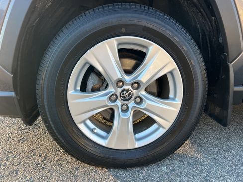 Used 2019 Toyota RAV4 XLE image 10