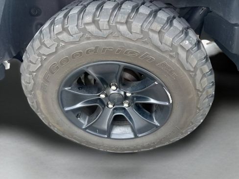 Used 2018 Jeep Wrangler Unlimited Sahara w/ Cold Weather Group AWD/4WD image 9