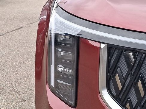 Used 2025 Kia Carnival image 9