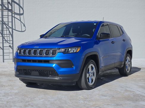 Used 2023 Jeep Compass Sport image 4
