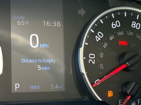 Used 2021 Toyota RAV4 XLE image 30