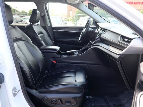 Used 2022 Jeep Grand Cherokee L Limited AWD/4WD image 9