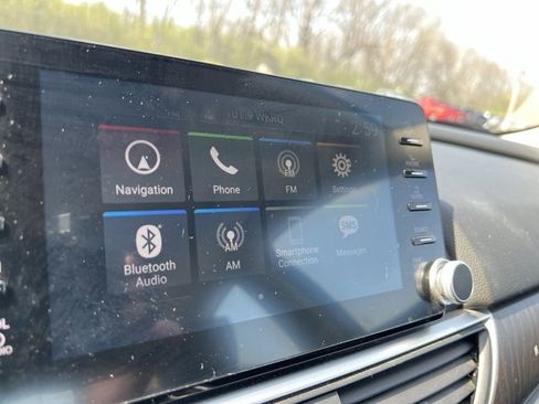 Used 2018 Honda Accord Touring image 14