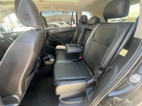 Used 2021 Volkswagen Tiguan SE w/ Panoramic Sunroof Package AWD/4WD image 12