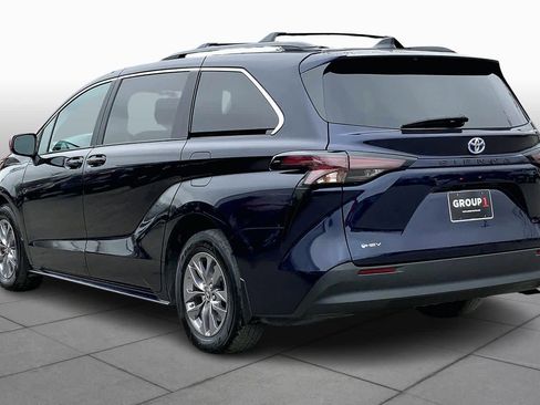 Used 2025 Toyota Sienna LE image 12