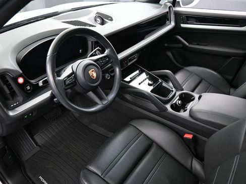 Certified 2024 Porsche Cayenne Coupe AWD/4WD image 4