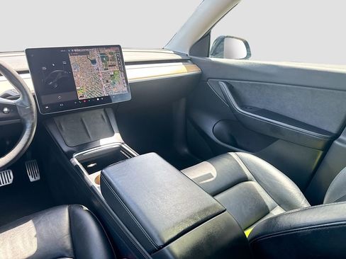 Used 2021 Tesla Model Y Long Range image 22