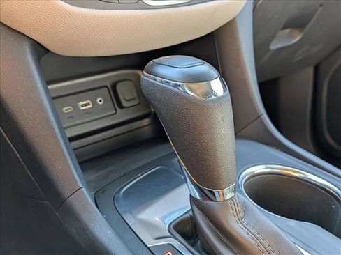 Used 2021 Chevrolet Equinox LT FWD image 12