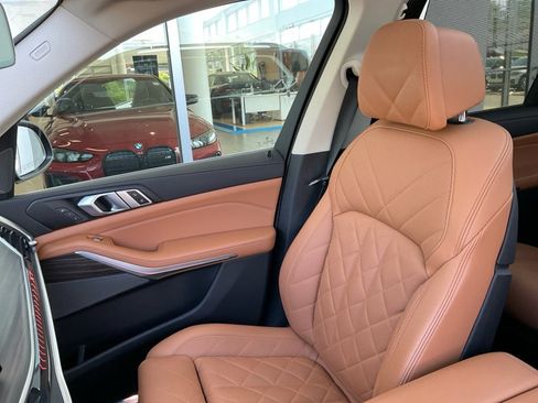 Used 2024 BMW X7 xDrive40i AWD/4WD image 28
