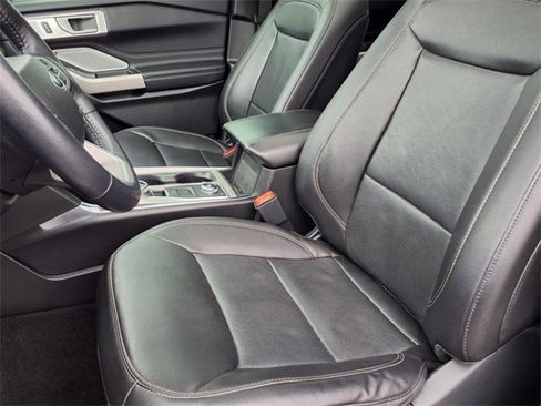 Used 2023 Ford Explorer Limited w/ Limited Technology Package image 8