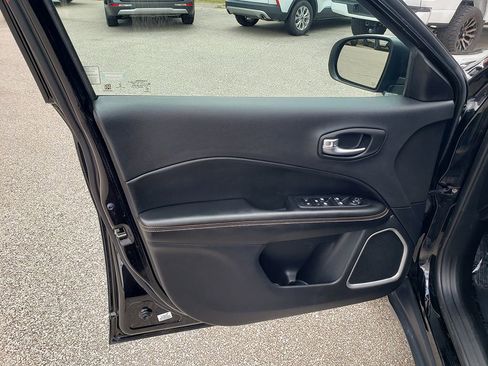 Used 2018 Jeep Compass Sport w/ Tech Group FWD image 10