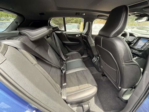 Used 2021 Volvo XC40 T5 R-Design w/ Advanced Package AWD/4WD image 16