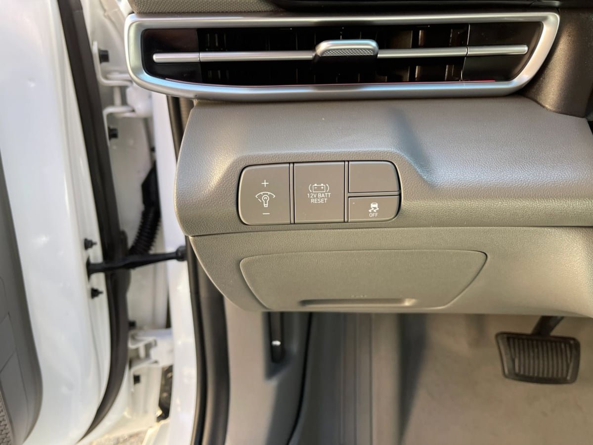 Used 2024 Hyundai Elantra Blue FWD image 16