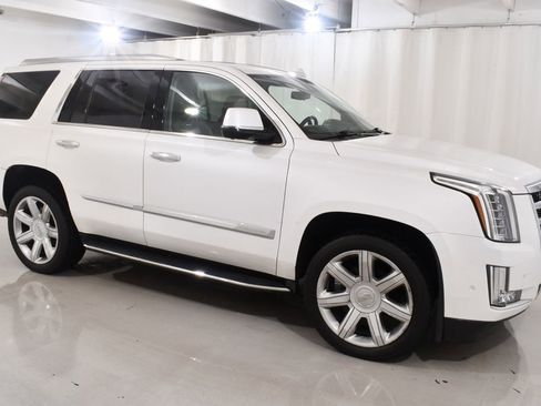 Used 2018 Cadillac Escalade Luxury AWD/4WD image 5