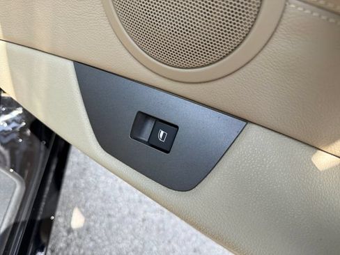 Used 2004 BMW Z4 3.0i RWD image 19