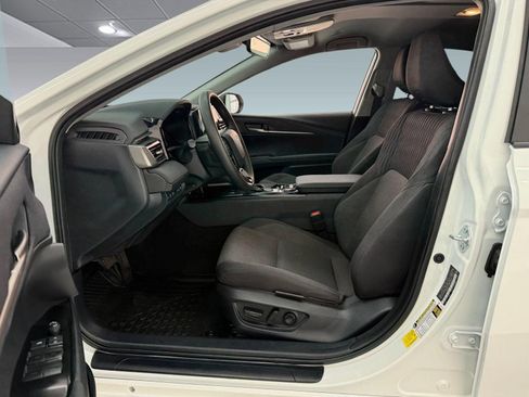 Used 2025 Toyota Camry LE w/ Convenience Package FWD image 5