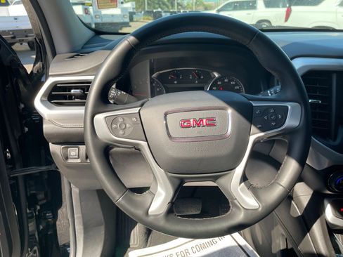 Used 2023 GMC Acadia SLT image 16