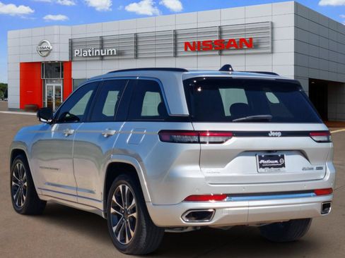 Used 2024 Jeep Grand Cherokee Overland AWD/4WD image 5
