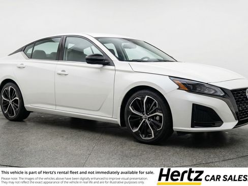 Used 2025 Nissan Altima 2.5 SR image 1