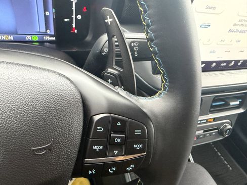 Used 2025 Ford Maverick Lobo AWD/4WD image 22