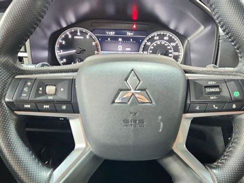 Used 2024 Mitsubishi Outlander SE image 14