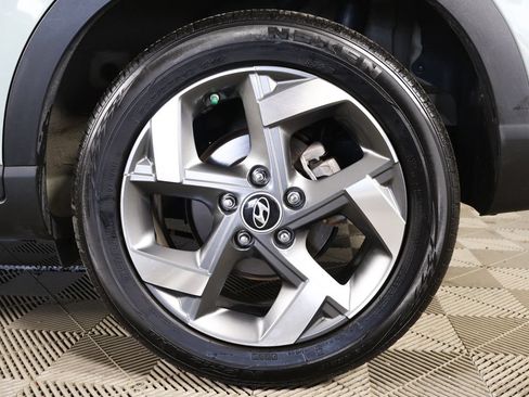 Used 2025 Hyundai Venue Limited FWD image 17