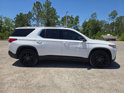 Used 2020 Chevrolet Traverse LT w/ LPO, Blackout Package AWD/4WD image 3