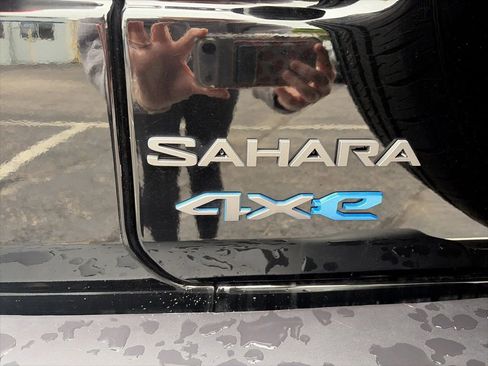 Used 2025 Jeep Wrangler Unlimited Sahara AWD/4WD image 31