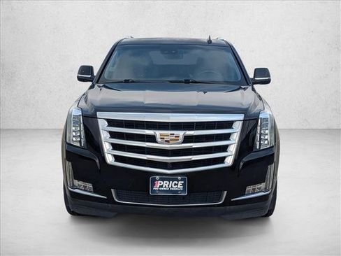 Used 2017 Cadillac Escalade Luxury RWD image 2