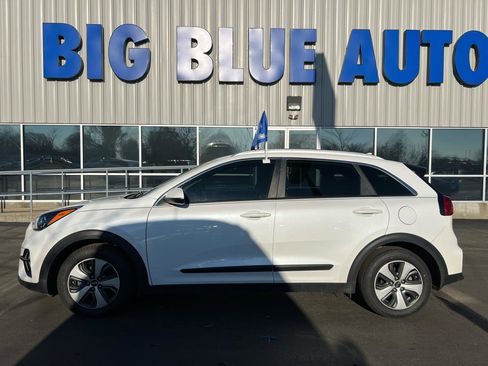 Used 2020 Kia Niro LX image 2