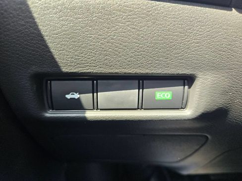 New 2026 Nissan Sentra SR w/ Floor Mat Package FWD image 11