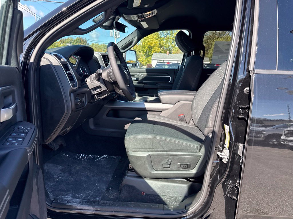 New 2026 RAM 2500 Big Horn AWD/4WD image 16