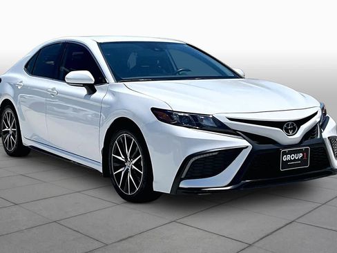 Used 2023 Toyota Camry SE w/ Convenience Package FWD image 3