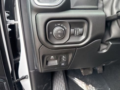 New 2026 RAM 1500 Laramie AWD/4WD image 16
