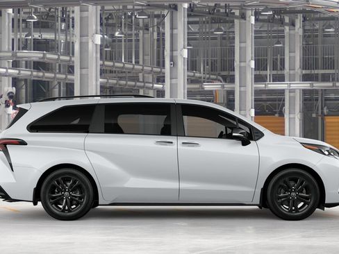 New 2026 Toyota Sienna XSE image 15