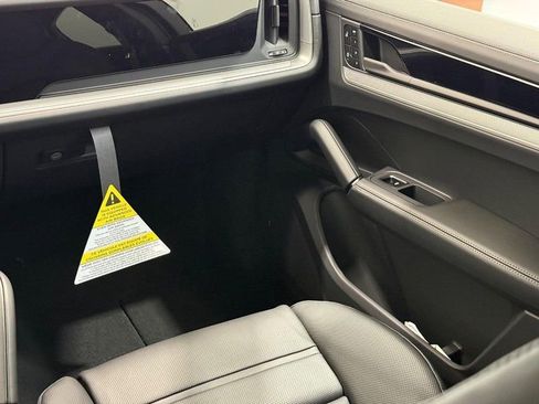 New 2026 Porsche Cayenne Coupe image 17