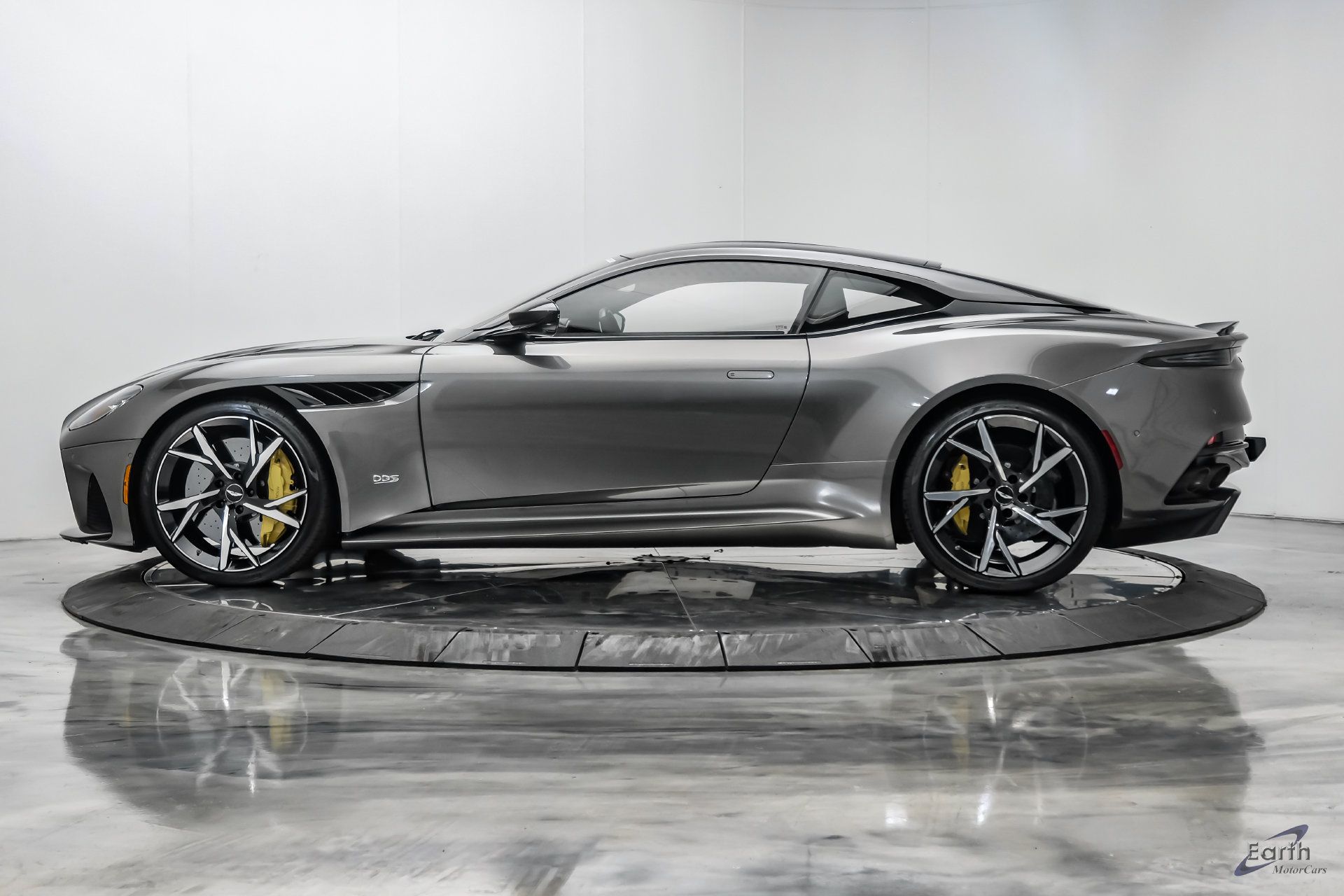 Used 2019 Aston Martin DBS Superleggera RWD image 7