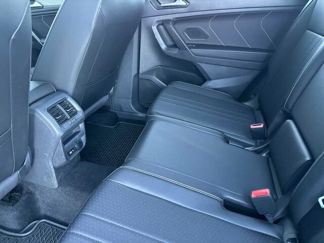 Used 2023 Volkswagen Tiguan SE R-Line FWD image 13