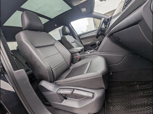 Used 2023 Volkswagen Atlas Cross Sport SE image 20