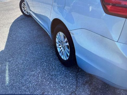 Used 2017 Toyota Sienna XLE w/ XLE Navigation Package FWD image 17