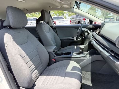 Used 2025 Kia K4 EX FWD image 28