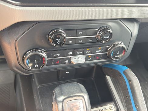 Used 2022 Ford Bronco Black Diamond AWD/4WD image 27