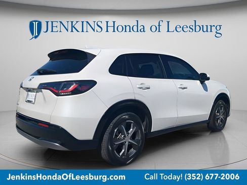 Used 2024 Honda HR-V EX-L image 3
