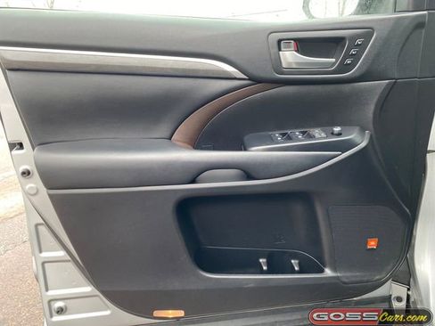 Used 2019 Toyota Highlander Limited image 25