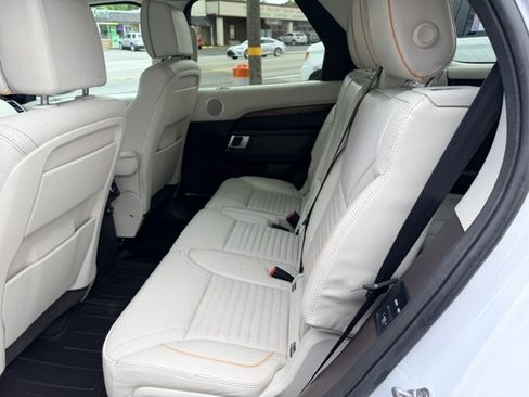 Used 2018 Land Rover Discovery HSE Luxury AWD/4WD image 13