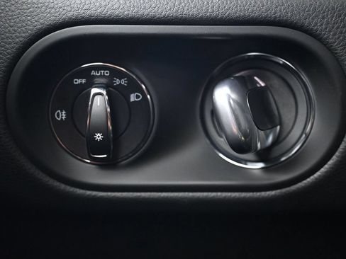 Used 2025 Porsche Macan AWD/4WD image 23