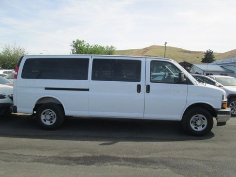 Used 2025 Chevrolet Express 3500 LT w/ LT Preferred Equipment Group RWD image 2