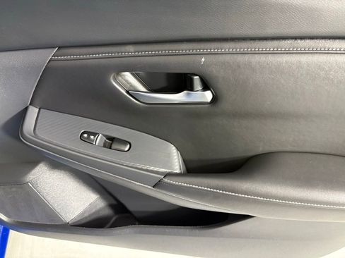 Used 2025 Nissan Sentra SV FWD image 11