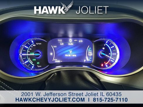 Used 2024 Chrysler Pacifica Limited FWD image 15
