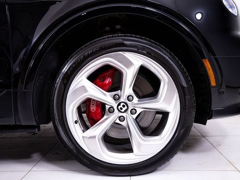 Used 2022 Bentley Bentayga AWD/4WD image 13